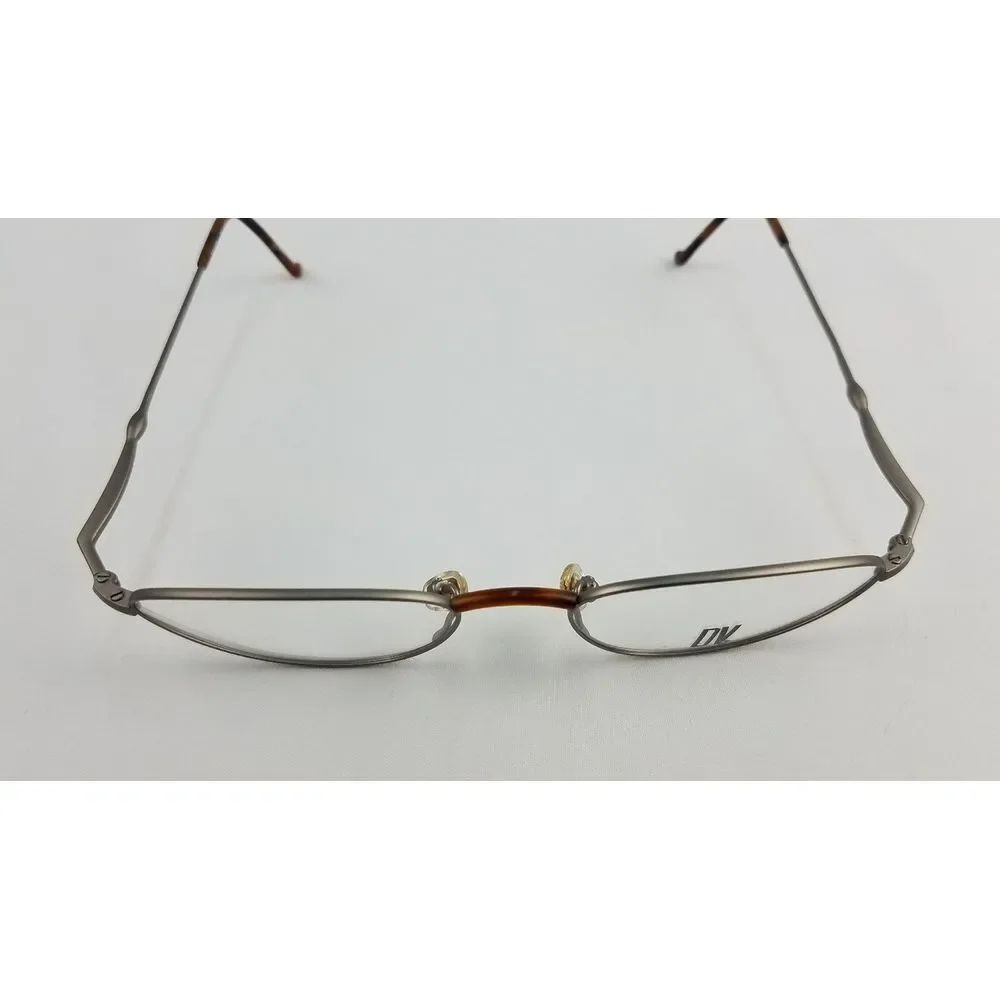 New Vintage De Ja Vu Eyewear Rx Frame w/case 890 Size:‎ 50-18-145 Color: Silver